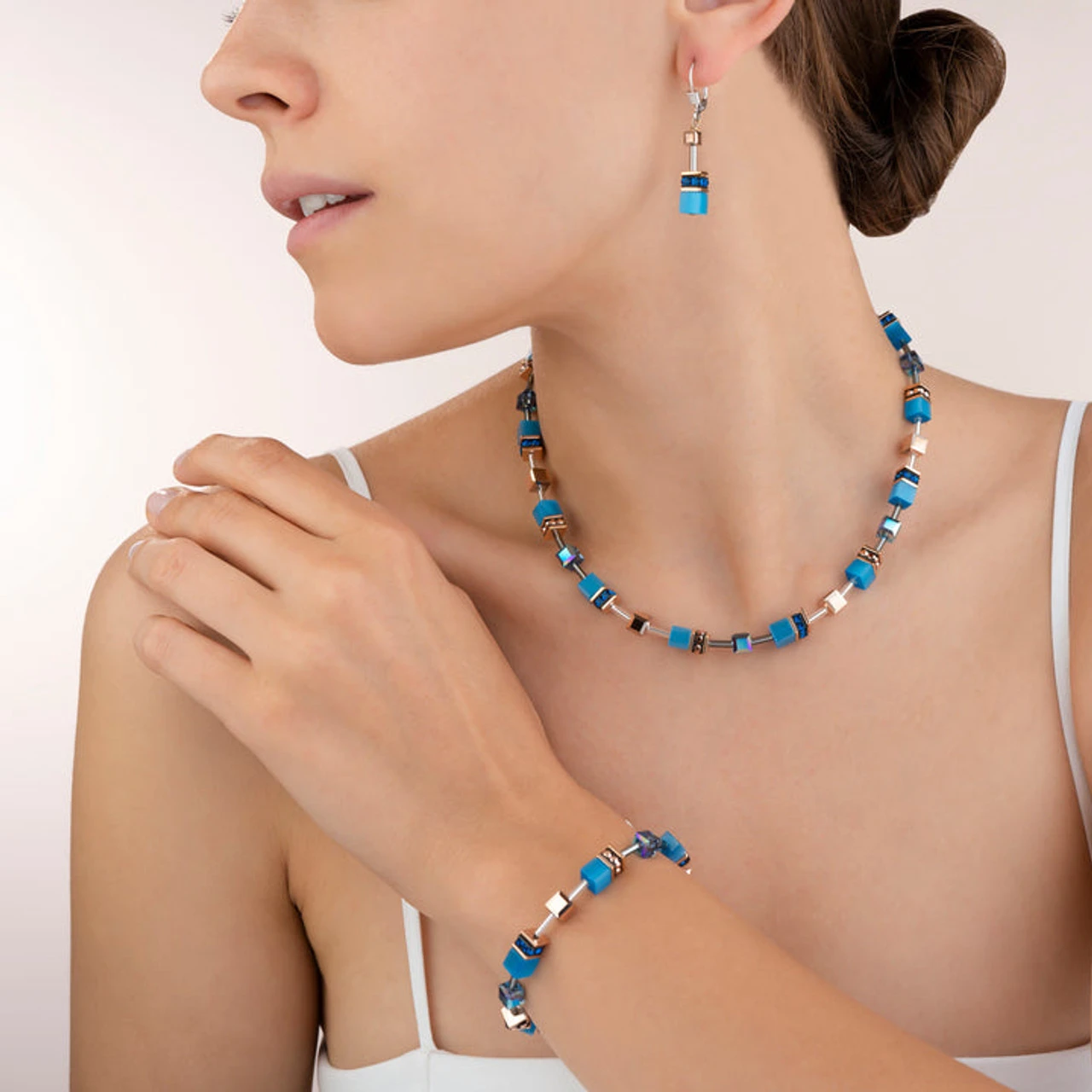 Coeur De Lion GeoCube Swarovski Crystal Blue Bracelet 4016/30-0700 3 Coeur De Lion GeoCube Swarovski Crystal Blue Bracelet 4016/30-0700 - Image 3